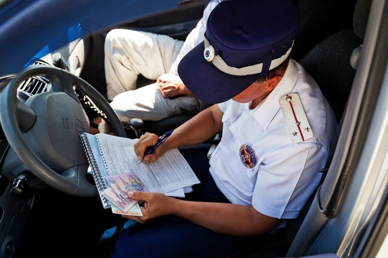 Как отличить поддельные права от настоящих, фото, признаки